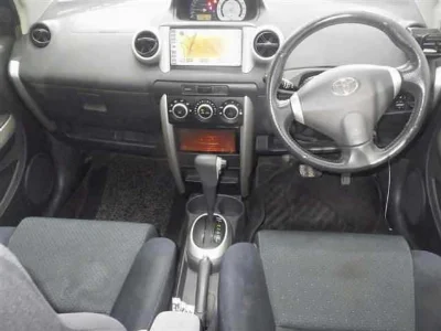 TOYOTA IST