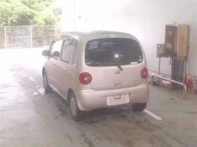 DAIHATSU MOVE LATTE