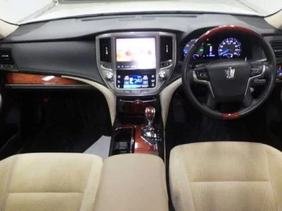 TOYOTA CROWN MAJESTA