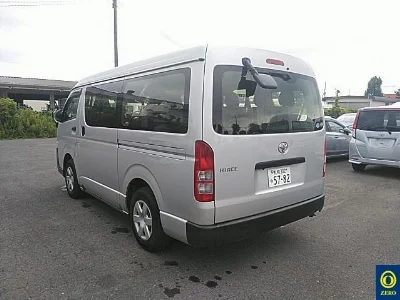 TOYOTA HIACE