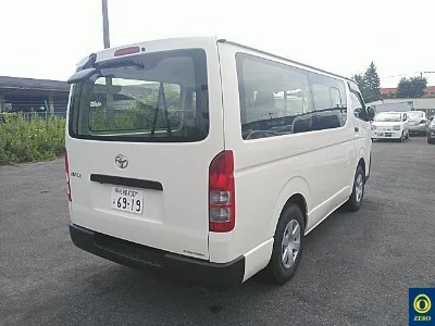 TOYOTA HIACE VAN