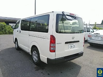 TOYOTA HIACE VAN
