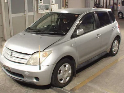 TOYOTA IST