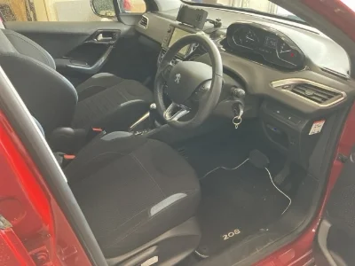 PEUGEOT 208