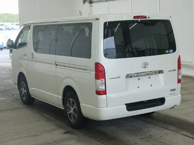 TOYOTA HIACE VAN