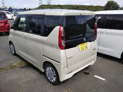 NISSAN ROOX