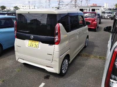 NISSAN ROOX
