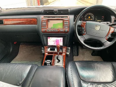 TOYOTA CROWN MAJESTA