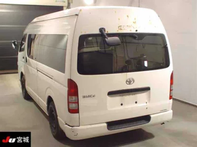 TOYOTA HIACE VAN