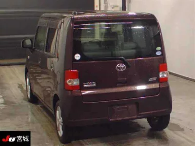 TOYOTA PIXIS SPACE
