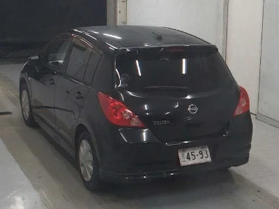 NISSAN TIIDA