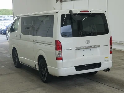 TOYOTA HIACE VAN