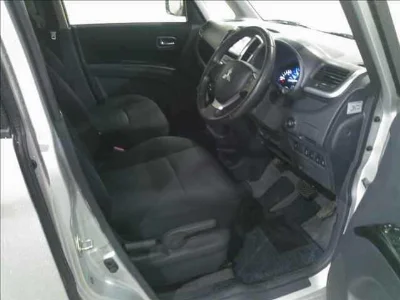 MITSUBISHI DELICA D2