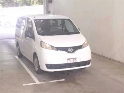 NISSAN NV200