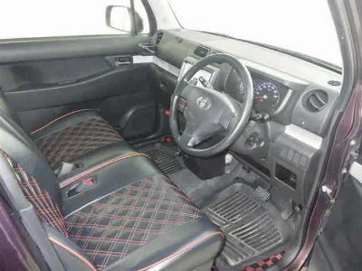 TOYOTA PIXIS SPACE