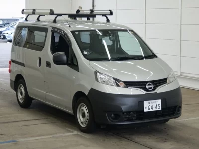 NISSAN NV200