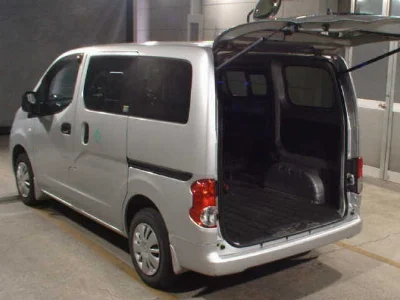 NISSAN NV200