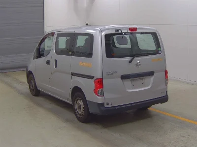 NISSAN NV200