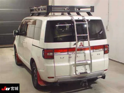 MITSUBISHI DELICA D5