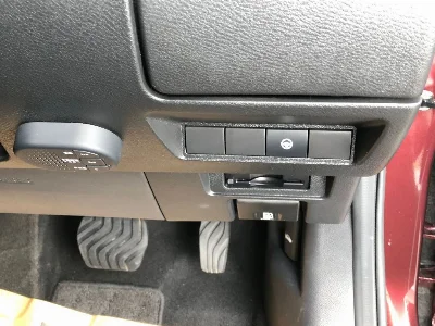 NISSAN AURA