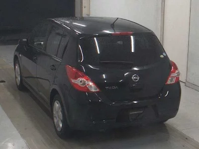 NISSAN TIIDA