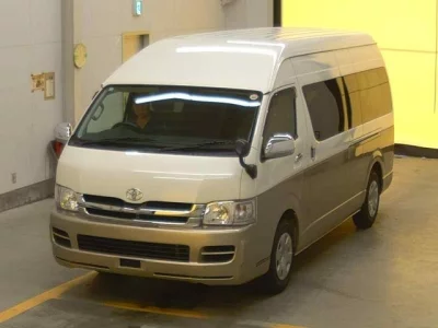 TOYOTA HIACE