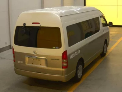 TOYOTA HIACE