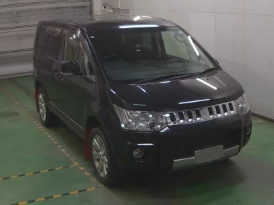 MITSUBISHI DELICA D5