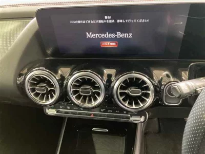 MERCEDES BENZ EQA
