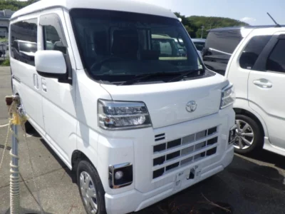 TOYOTA PIXIS VAN