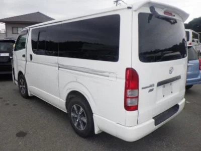 TOYOTA REGIUS VAN