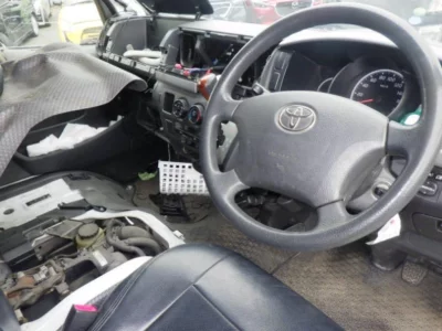 TOYOTA REGIUS VAN