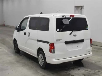NISSAN NV200