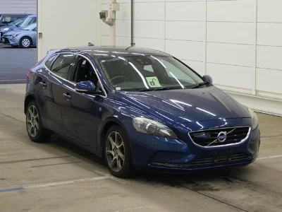 VOLVO V40