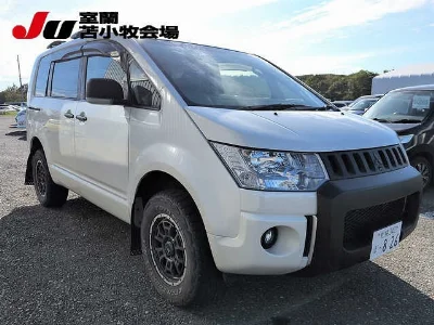 MITSUBISHI DELICA D5