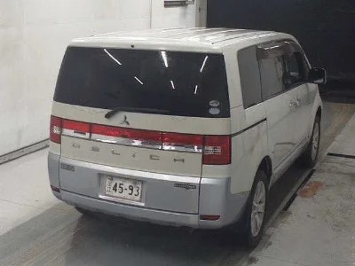 MITSUBISHI DELICA D5