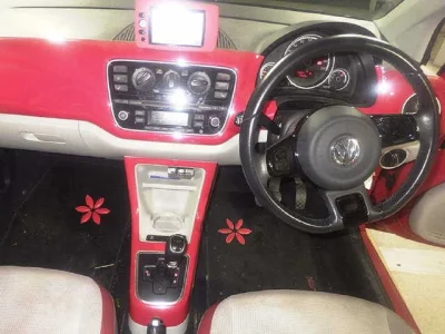 VOLKSWAGEN UP!