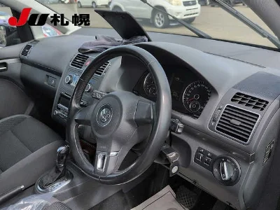 VOLKSWAGEN GOLF TOURAN