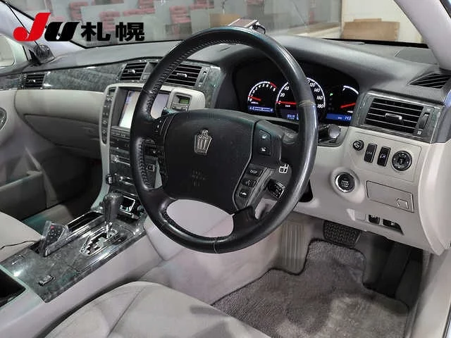 Toyota Crown  с аукциона в Японии