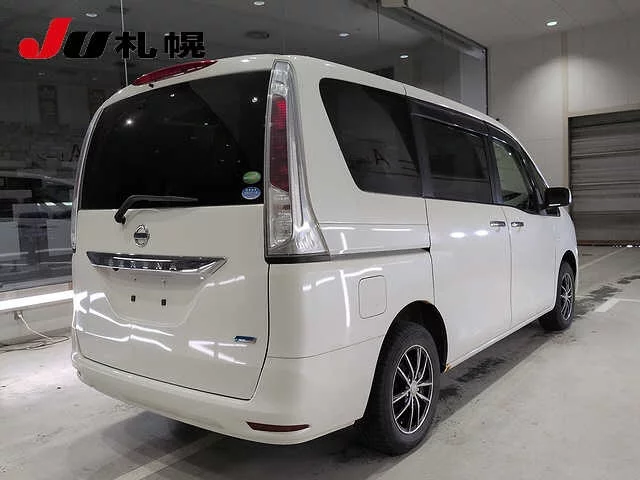 Nissan Serena  с аукциона в Японии