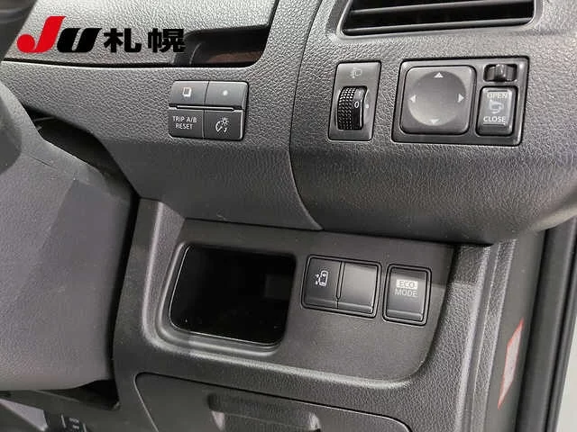 Nissan Serena  с аукциона в Японии