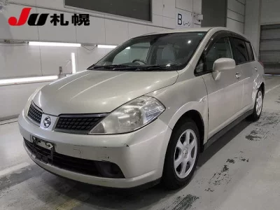 NISSAN TIIDA