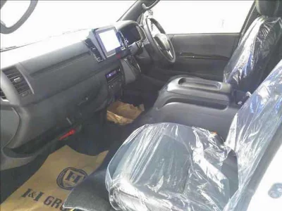 TOYOTA HIACE VAN