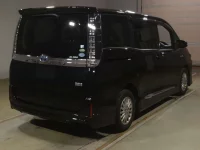 Цена авто Toyota Voxy с аукционов Японии, номер кузова ZWR80G, пробег 100 000, оценка 2