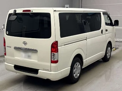 TOYOTA HIACE VAN
