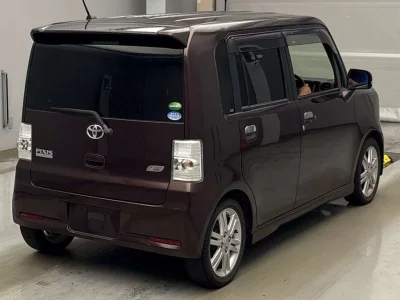 TOYOTA PIXIS SPACE