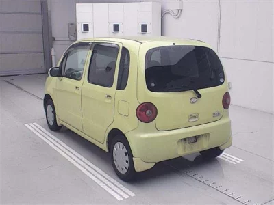 DAIHATSU MOVE LATTE