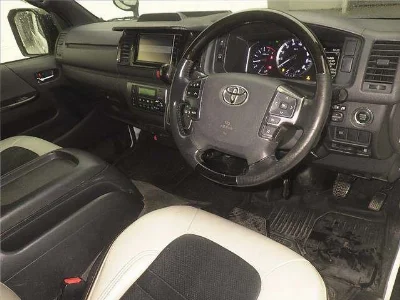 TOYOTA HIACE VAN