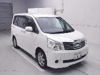 Цена авто Toyota Noah с аукционов Японии, номер кузова ZRR70G, пробег 180 000, оценка 6