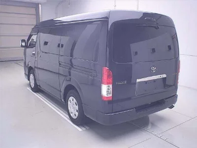 TOYOTA HIACE